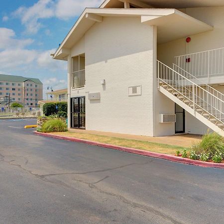 Motel 6 - Oklahoma City Airport Exteriör bild