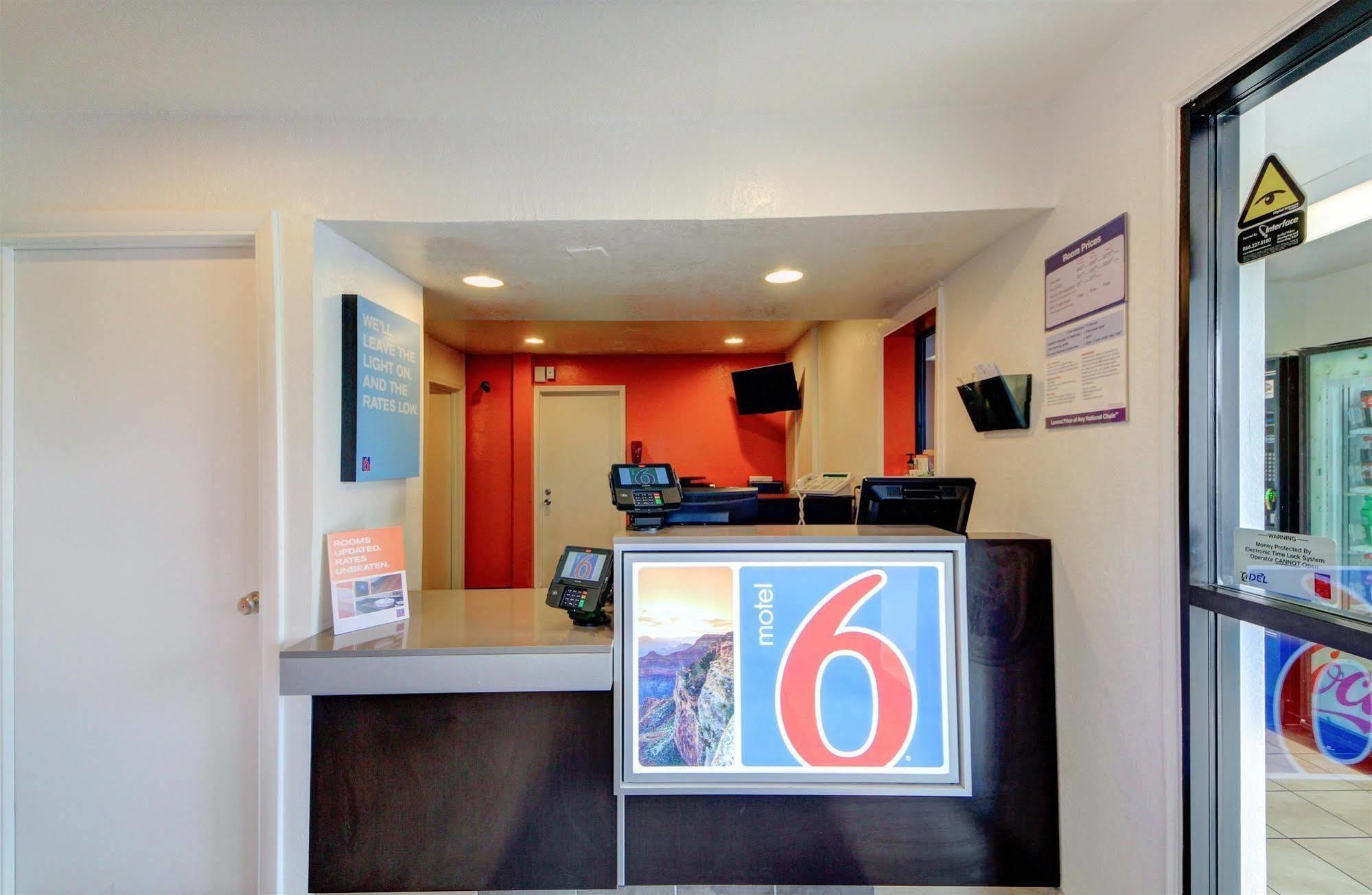 Motel 6 - Oklahoma City Airport Exteriör bild