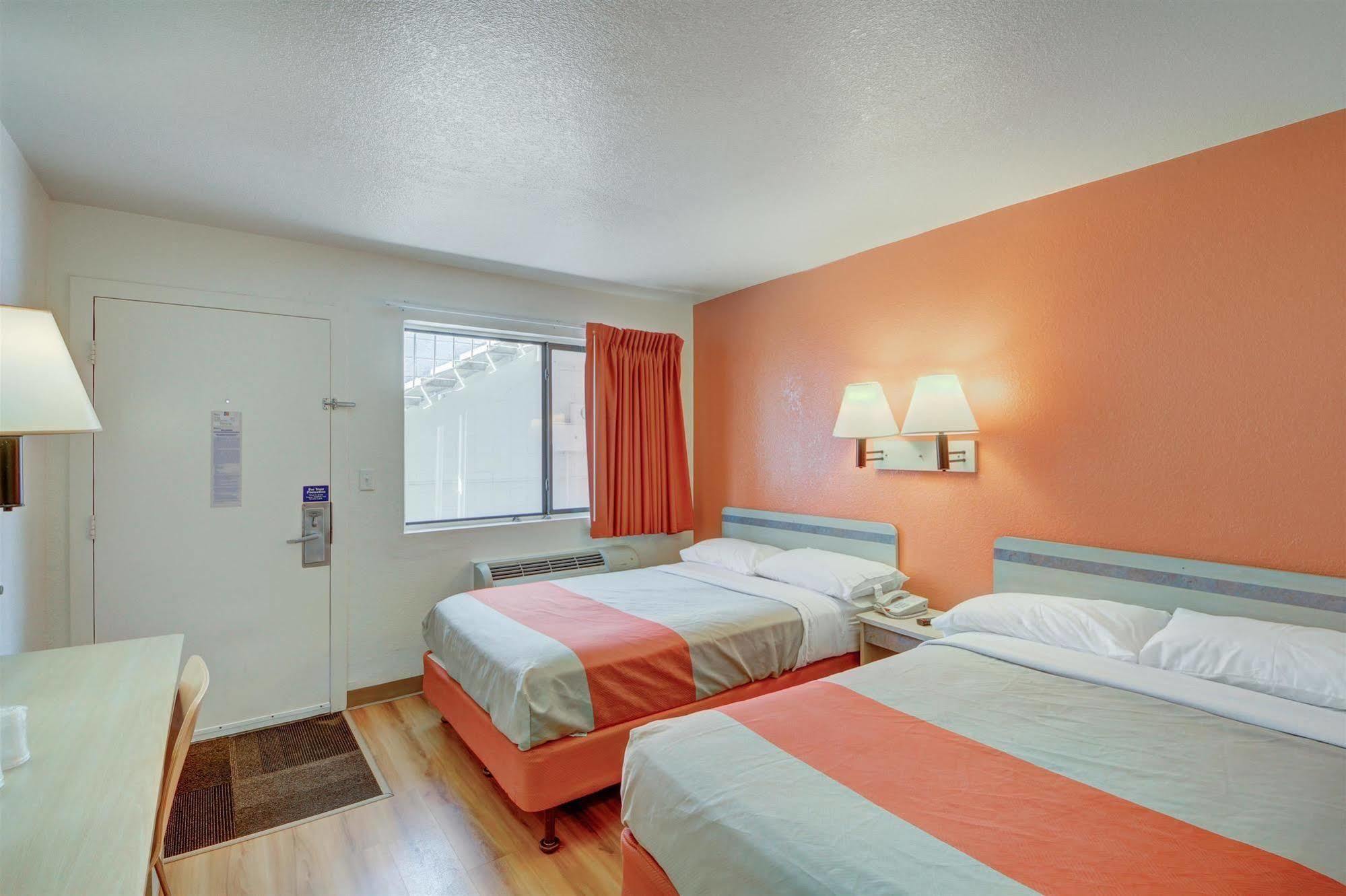 Motel 6 - Oklahoma City Airport Exteriör bild